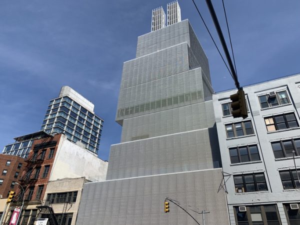 La-facciata-del-New-Museum-di-Arte-Contemporanea-a-New-York