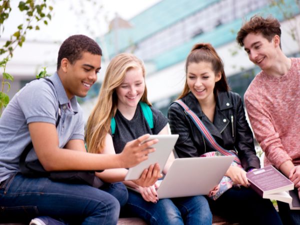 L’uso consapevole della tecnologia per gli adolescenti