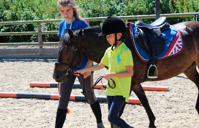 summer camp equitazione a Bath in Inghilterra
