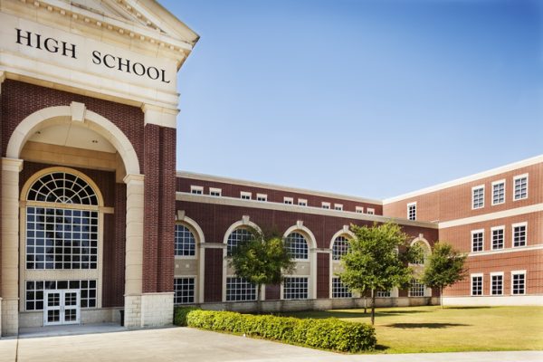 high school università