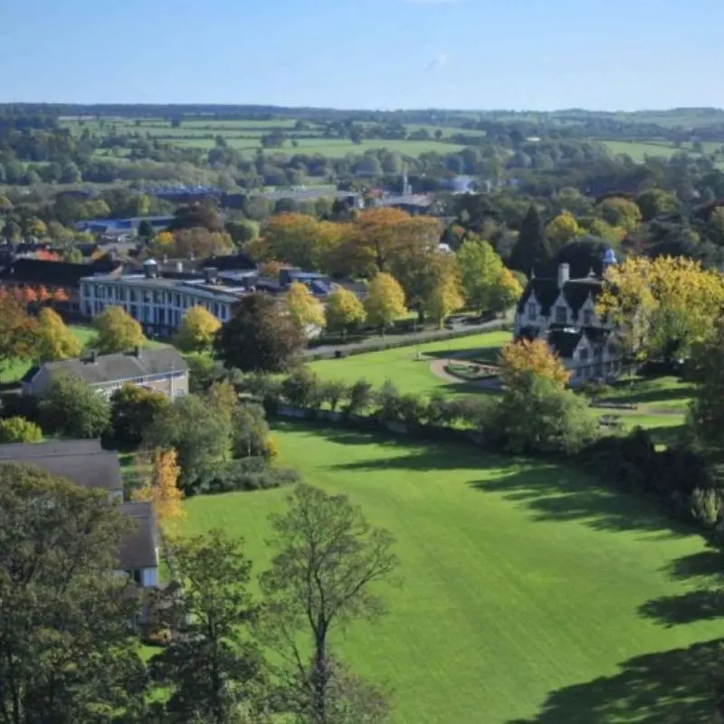 Oundle School vicino a Peterborough per studenti dai 10 ai 17 anni durante un camp estivo in Inghilterra