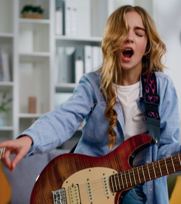 Ragazza che canta Ragazza che canta