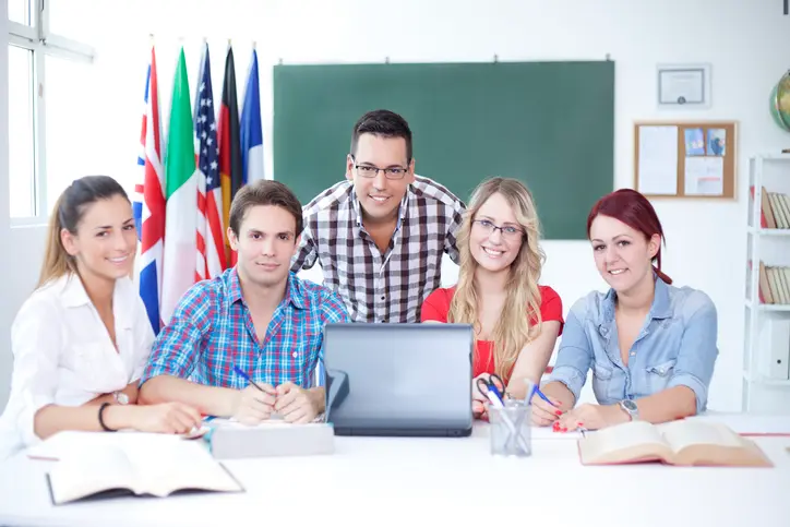 insegnante durante il corso di lingua insegnante durante il corso di lingua