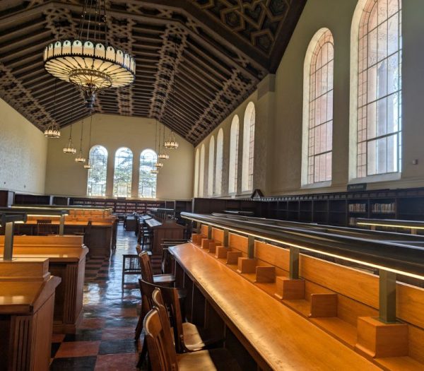 Sala di lettura nella Biblioteca Powell, UCLA Sala di lettura nella Biblioteca Powell, UCLA
