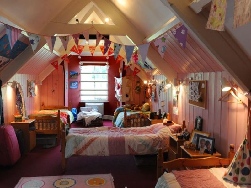 Campus-accommodation-Girlss-room-Rose Campus-accommodation-Girlss-room-Rose