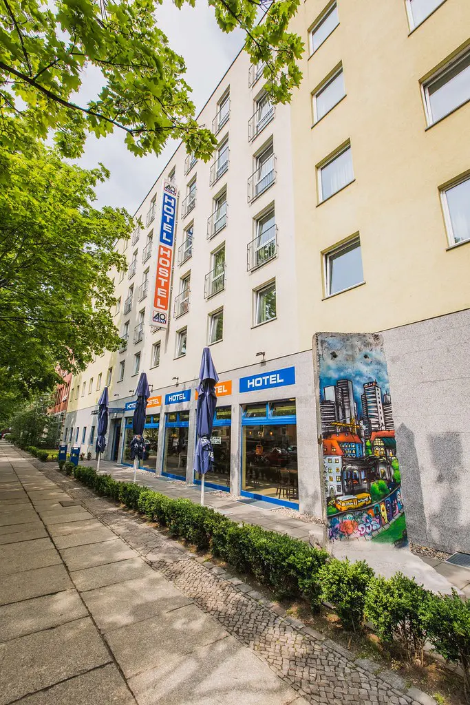 01_berlin_city_residence_front_27136646599_l