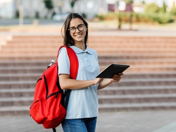 studentessa sorridente studentessa sorridente