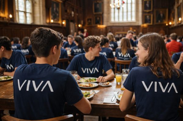 ragazzi-in-mensa-all-universita-di-Cambridge
