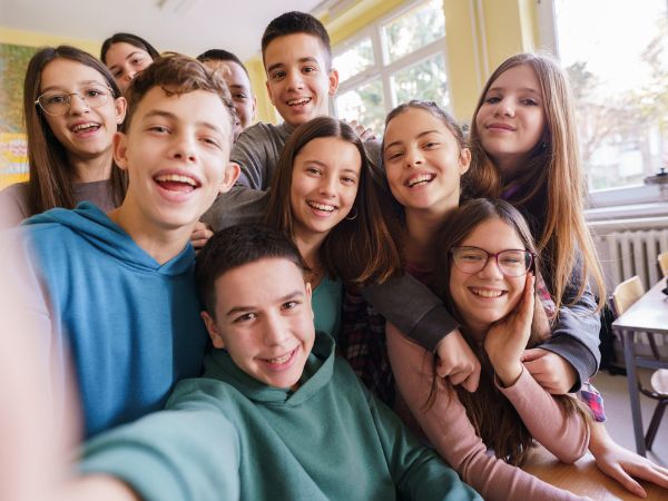 Ragazzi durante il corso di lingua Ragazzi durante il corso di lingua