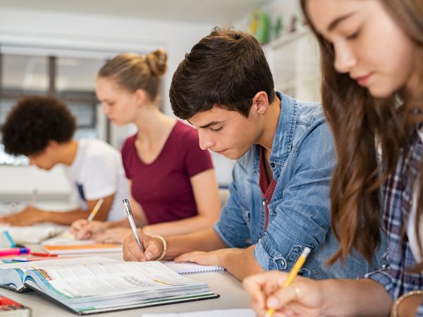 studenti durante il corso di lingua inglese studenti durante il corso di lingua inglese