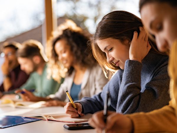 Esperienza di studio all’estero per studenti delle scuole superiori Esperienza di studio all'estero per studenti delle scuole superiori