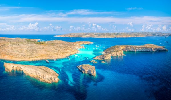 Veduta-aerea-della-Blue-Lagoon-a-Comino